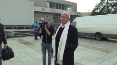 Olomouc, Çek Cumhuriyeti, 22 Kasım 2017: Çek Cumhurbaşkanı adayı Michal Horacek, girişimci ve yapımcı. otantik steadycam, kaldırım kare, Başkan boyunca yürüyüş