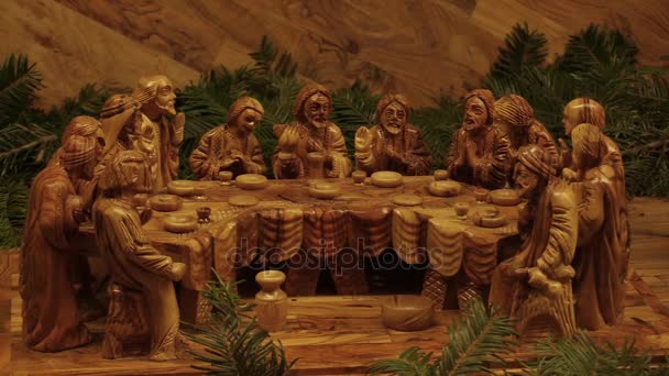 奥洛穆茨, 捷克共和国, 2017年12月17日: 耶稣基督的最后的晚餐, 在他的受难者前一天, 庆祝与他的门徒复活节庆祝节。福音晚餐, 手工木雕 — 图库视频影像