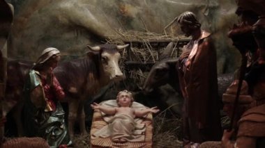 Bethlehem el ahşap, güzel doğuş kreş heykeller İsa'nın küçük bir bebek oyulmuş.