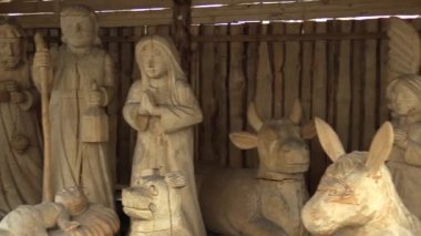 Olomouc, Çek Cumhuriyeti, 17 Aralık 2017: Bethlehem el ahşap, güzel doğuş kreş heykelleri Joseph, Meryem, İsa ' küçük bir bebek oyulmuş.