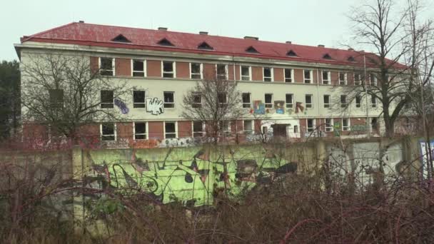 Olomouc Tjeckien Februari 2018 Den Övergiven Militärbyggnad Brownfield Där Skadegörelse — Stockvideo