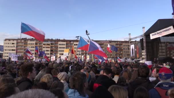 Praga Czechy Listopada 2019 Demonstracja Tłumu Ludzi Przeciwko Upadkowi Premiera — Wideo stockowe