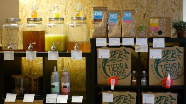 PRAGUE, CZECH REPUBLIC, NOVEMBER 30, 2019: Shop without packaging drugstore modern, healthy wide assortment of liquid soap, toothpaste shampoo hygiene gritter strew on pouring lever glass bottles — Stock Video