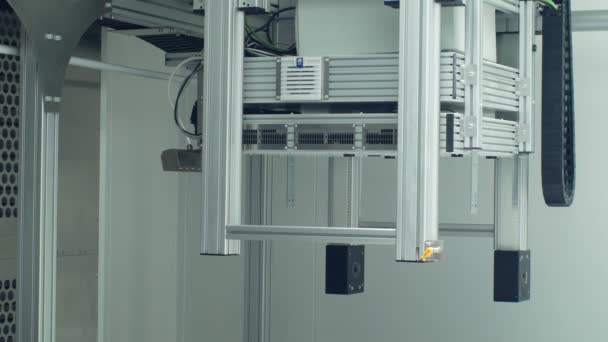 チェコ共和国オロモウツ2018年4月11日:光合成、クロロフィル、表現型実験の科学的研究測定システム技術のための表現型ラインロボット自動 — ストック動画