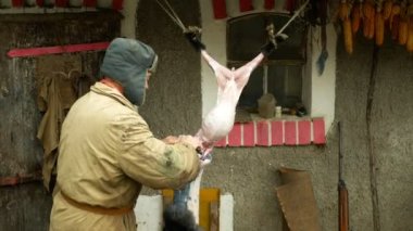 Olomouc, Çek Cumhuriyeti, 10 Ocak 2019: Bıçak derisi ile öldürülen, bağırsaklarını deşen, çiftçi geleneği ve tarım sanatları kasabının folkloru