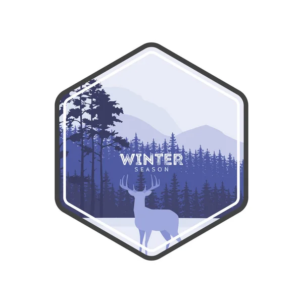 Rótulo de veado da floresta de inverno. Paisagem de pinheiro, montanhas cobertas de neve. O conceito para o logotipo, cartões postais, sites —  Vetores de Stock