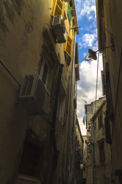     Evler ve sokakta bir Sibenik, Hırvatistan 