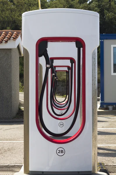     Elektrikli arabalar için pompa istasyonu şarj 