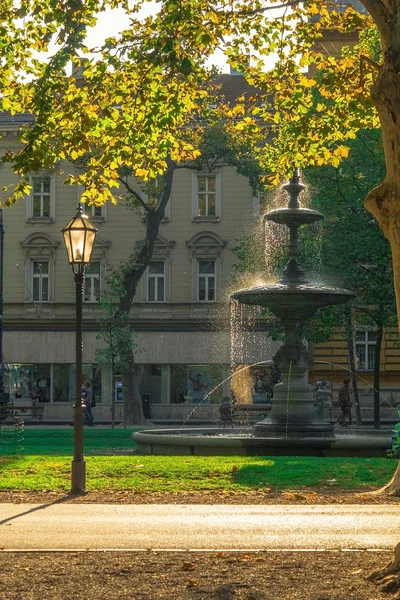 Fuente en el parque Zrinjevac en Zagreb — Foto de Stock