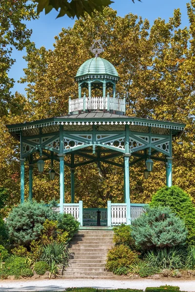 Beautiful pavilion in Koprivnivca park — Stock Photo, Image