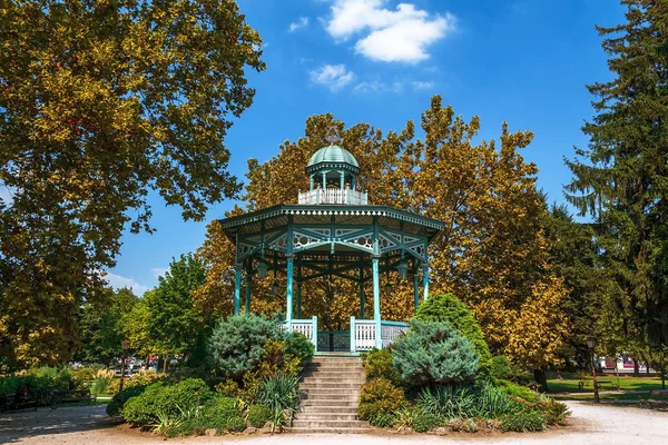 Hermoso pabellón en el parque Koprivnivca — Foto de Stock