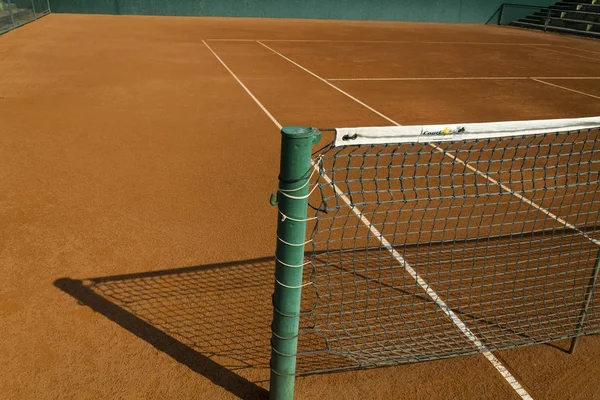 Boş kırmızı kil Tenis Kortu — Stok fotoğraf