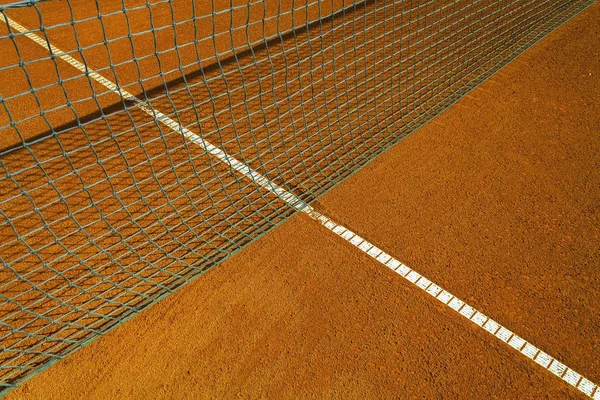 Court de tennis vide en argile rouge — Photo