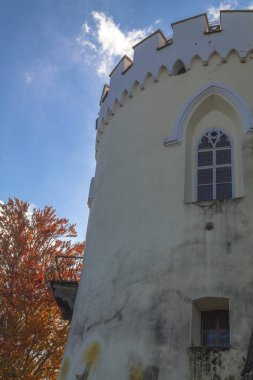     Trakoscan Kulesi güneşli bir sonbahar 