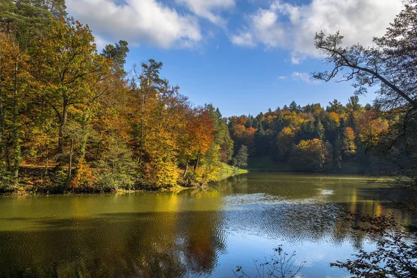 Lago Trakoscan en un día soleado de otoño — Foto de Stock