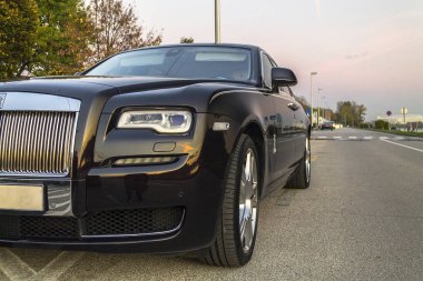     Bir Rolls Royce lüks otomobilin ön uç 