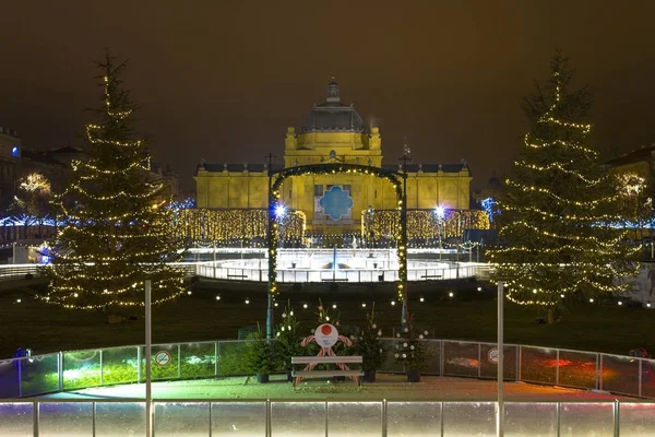      Advent Zagreb adlı bir sokak ışıkları 