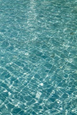     Canlı ve berrak su yüzeyi 