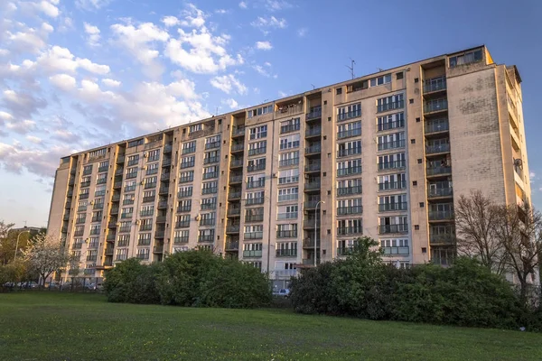     Zagreb'de günbatımında bina konut 