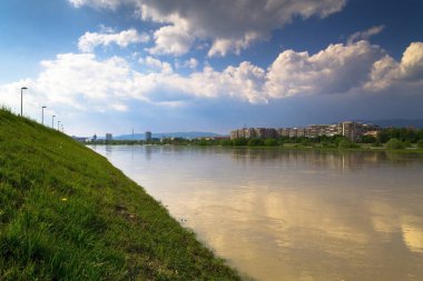     Zagreb Nehri Panoraması ile yüksek su seviyesi 