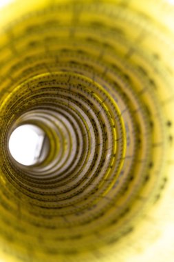     Eski sarı şerit metre yuvarlandı 