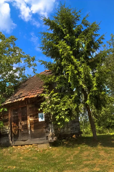 Altes Holzhaus — Stockfoto