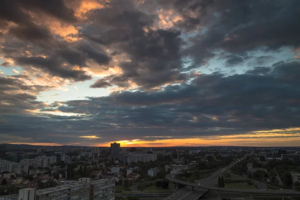 O horizonte de Zagreb ao nascer do sol Imagem De Stock