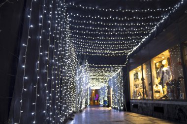 Zagreb bir pasajda Noel ışıkları