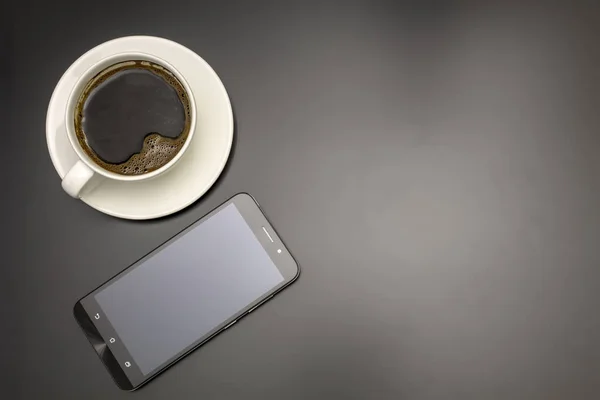 咖啡打破与智能电话 — 图库照片
