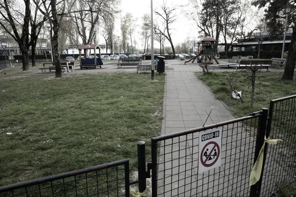 Parque Infantil Fechado Durante Crise Covid Dia Nublado Zagreb Croácia Fotografia De Stock