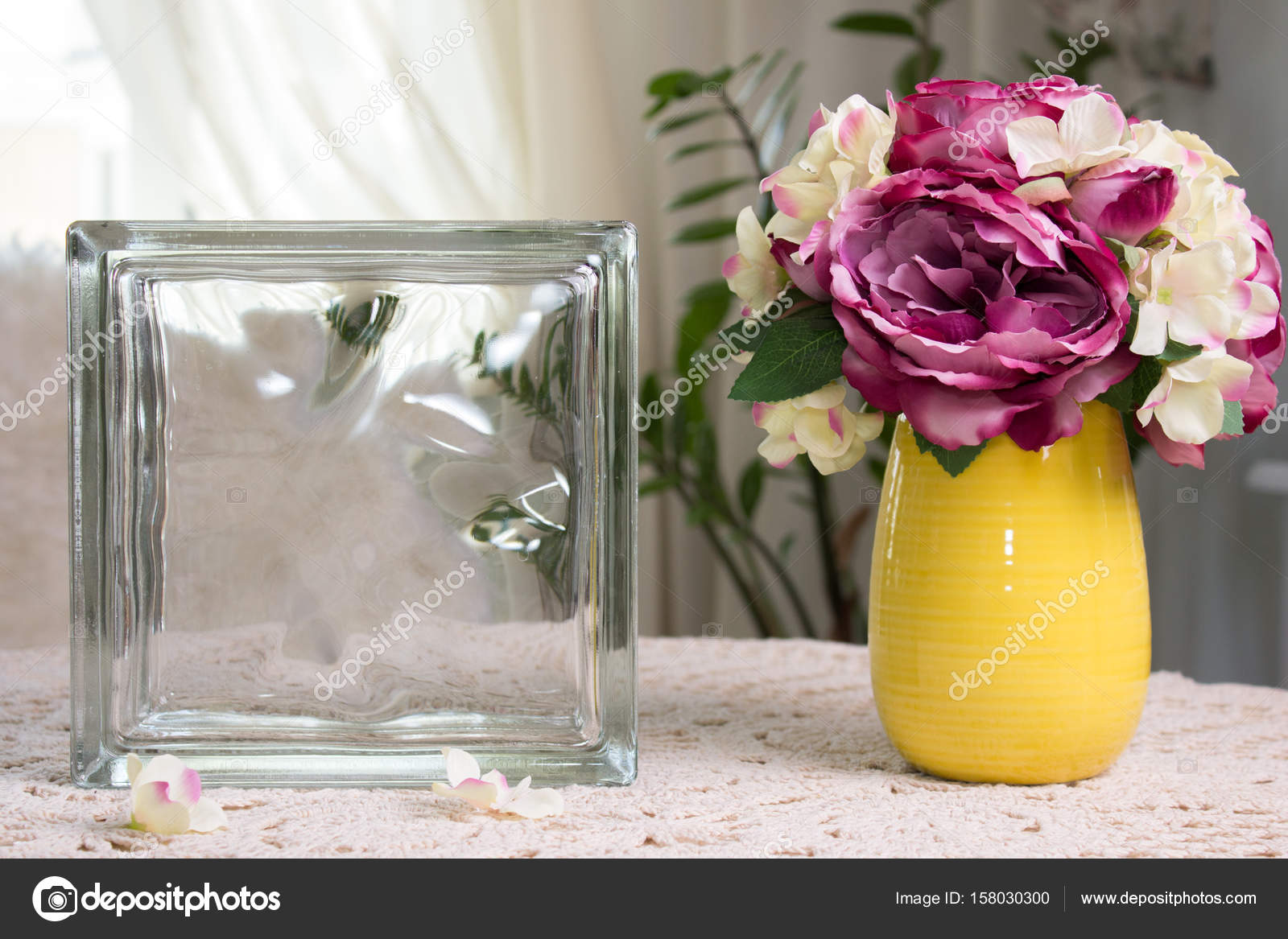 Deco Glas Block Modell — Stockfoto © MaddyZ #158030300 Deco Glas Block Modell — Stockfoto © MaddyZ #158030300