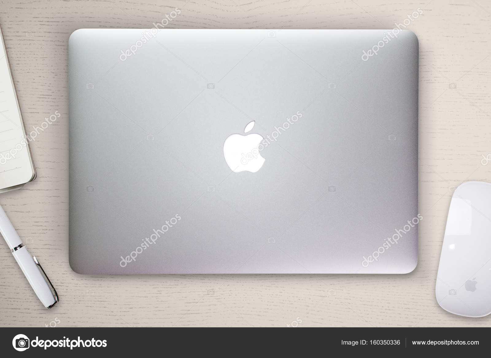 CON MACBOOK CHIUSO SCARICA