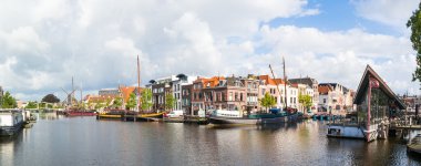 Panorama Galgewater kanal Leiden, Hollanda