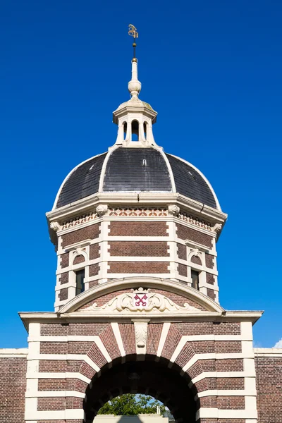 Top of city gate Morspoort, Leiden, Países Bajos — Foto de Stock