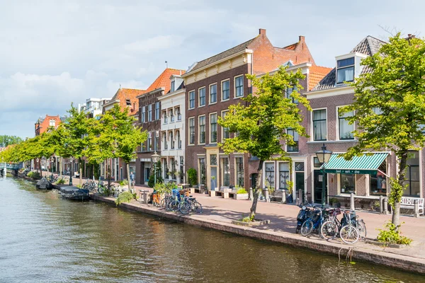 Kanal quay Leiden, Hollanda — Stok fotoğraf