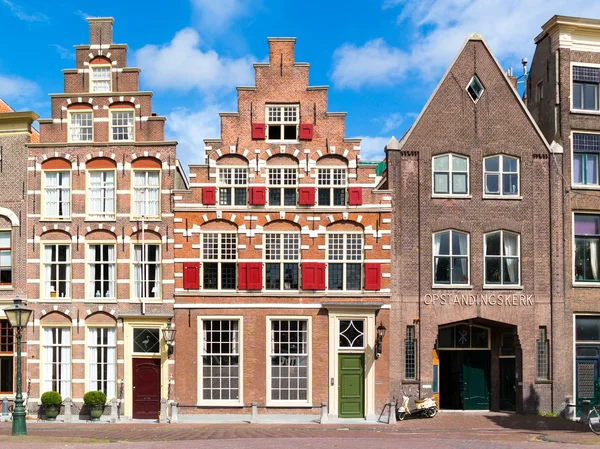 Cabañas de casas antiguas en Leiden, Países Bajos —  Fotos de Stock