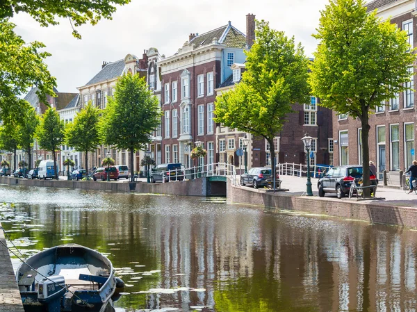 Canal de Rapenburg en Leiden, Países Bajos — Foto de Stock