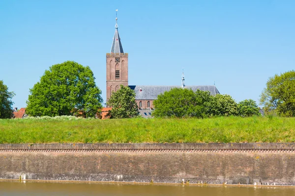 Rampart and Saint Vitus Church, Naarden, Países Bajos — Foto de Stock