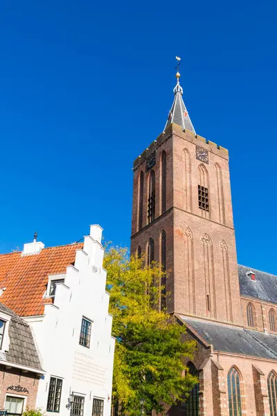 Big Church and old house, Naarden, Netherlands — Stock Photo, Image