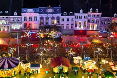 Noel pazarı Vrijthof Meydanı Maastricht şehir Limburg, Hollanda