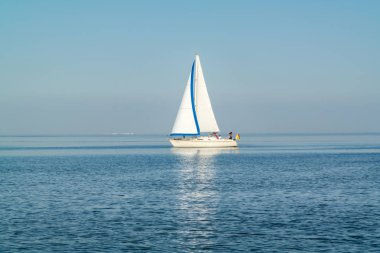 Sakin ve güneşli Waddensea, Hollanda yelken yelkenli