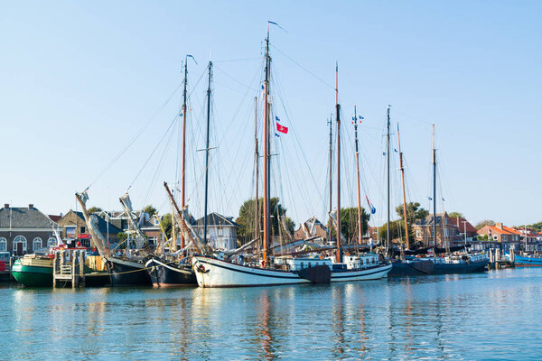 Парусные суда в гавани Тершеллинга, Нидерланды
