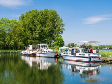 Lake Brielse Meer, Hollanda iskelede, tekneler