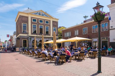 Markt açık hava teras cafe Brielle, Hollanda