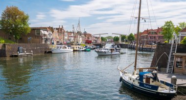 Brielle, Hollanda tekne ile liman