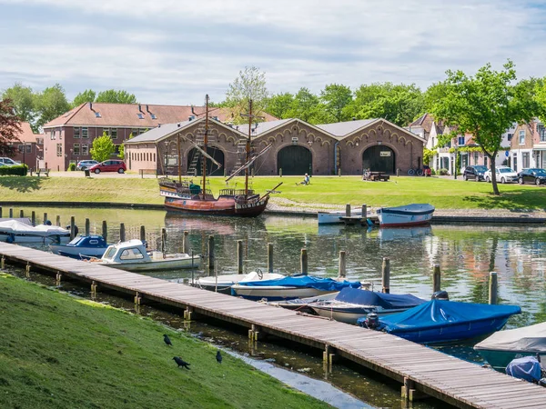 A régi csónakház Brielle, Hollandia-csatorna — Stock Fotó