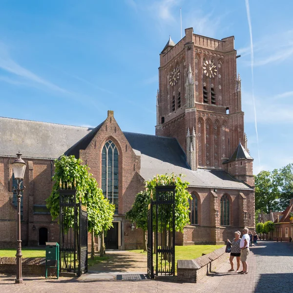 Iglesia de San Martín en la ciudad fortificada de Woudrichem, Netherlan — Foto de Stock