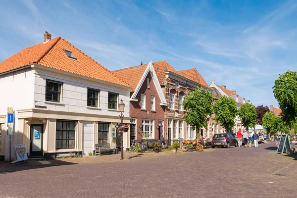Hoogstraat in vestingstadje Woudrichem, Nederland — Stockfoto