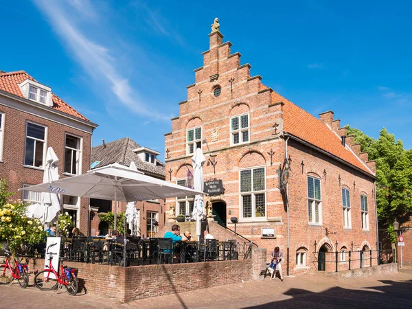 Terrace of cafe in old town hall in fortified city Woudrichem, N — Stock Photo, Image