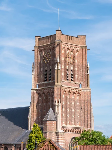 Torre de la Iglesia de San Martín en la ciudad fortificada de Woudrichem , — Foto de Stock